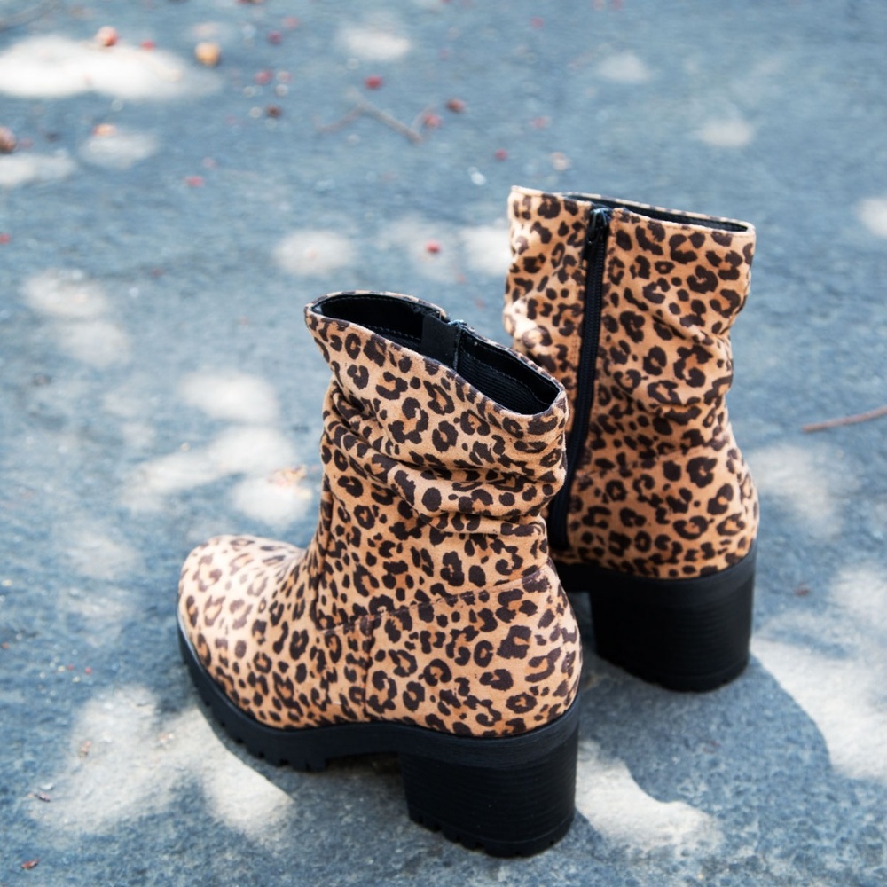 NEW🔥 Leopard Ruched Booties Med Heel Low Platform - Picture 6 of 8